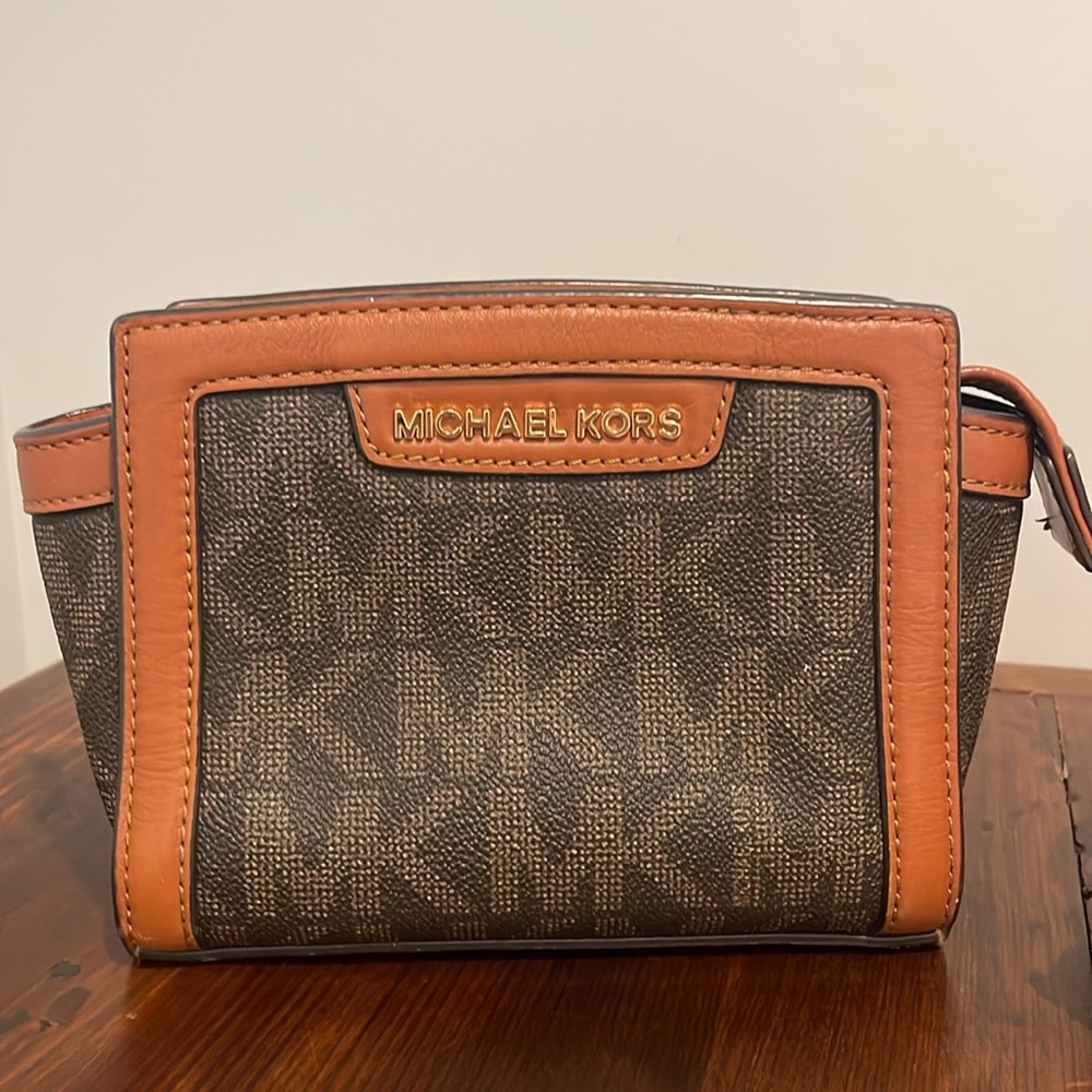 Michael Kors Mini Selma Crossbody Bag